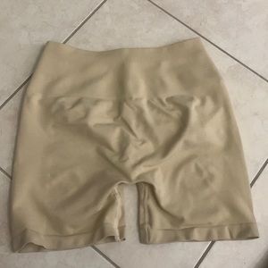 Alphalete Amplify Hazelnut Shorts